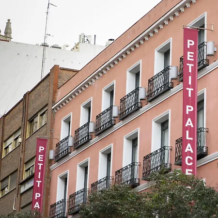 Petit Palace Tres Cruces-2